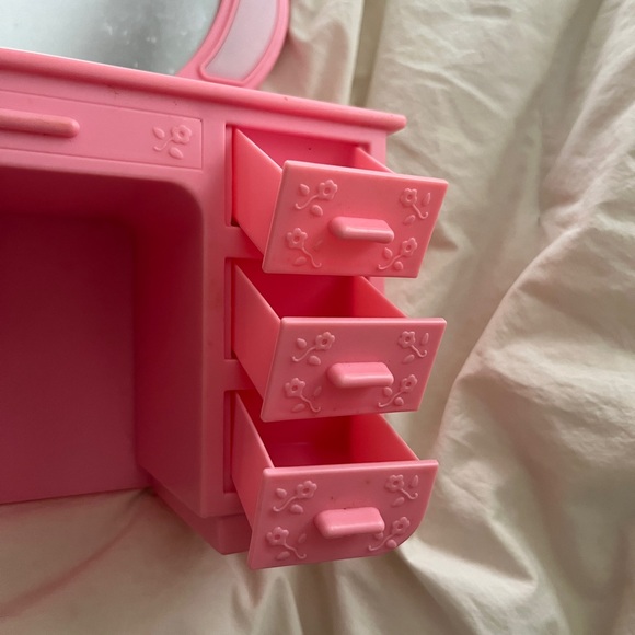 Pink Betty Teen (Barbie size) Vanity 1980’s - Picture 3 of 5